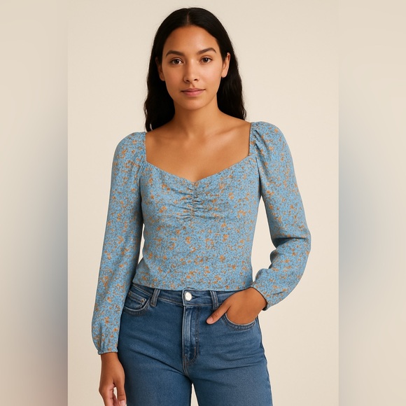 Astr Women’s Floral Blue Ruched Crop Long Sleeve Blouse X-Small - Picture 1 of 8